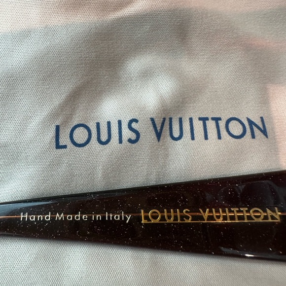 Authentic and certified Louis Vuitton sunsglasses with case, bag and box - Picture 5 of 6